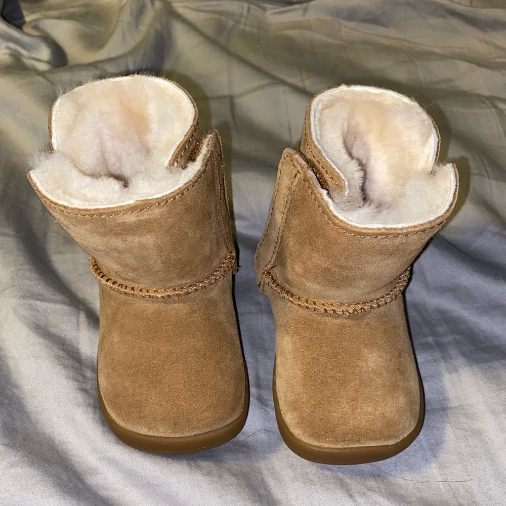 Brand New (no box) Baby Size 2/3 Genuine Ugg Boots